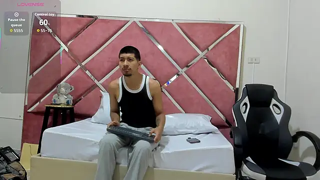 Snapshot of AxelAndJeremy chatting on September 25, 2025, 3:56 am AxelAndJeremy online show from September 25, 2025, 3:56 am