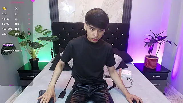 Snapshot of OnlyJos chatting on November 9, 2025, 1:37 pm OnlyJos online show from November 9, 2025, 1:37 pm