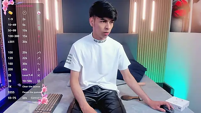 Snapshot of OnlyJos chatting on November 16, 2025, 2:22 pm OnlyJos online show from November 16, 2025, 2:22 pm