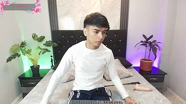 Snapshot of OnlyJos chatting on November 4, 2025, 7:39 pm OnlyJos online show from November 4, 2025, 7:39 pm