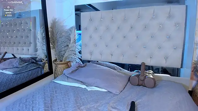 Luna Tylor online show from November 14, 2025, 3:21 am