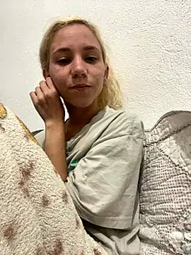 Snapshot of Bruna551 chatting on November 20, 2025, 3:29 am Bruna551 online show from November 20, 2025, 3:29 am