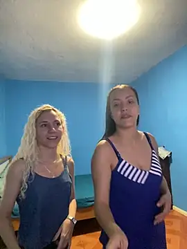 Snapshot of Bruna551 chatting on December 3, 2025, 11:25 pm Bruna551 online show from December 3, 2025, 11:25 pm