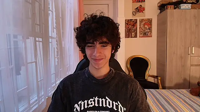 Nude Boy18 online show from November 1, 2025, 10:14 pm