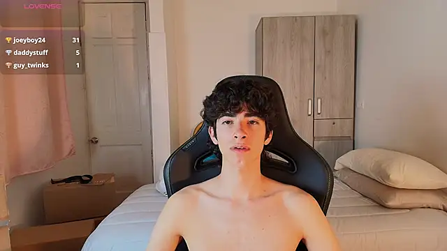 Nude Boy18 online show from June 4, 2026, 6:29 am