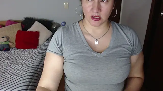 Snapshot of Aisha_manzur chatting on December 16, 2025, 8:35 pm Aisha manzur online show from December 16, 2025, 8:35 pm