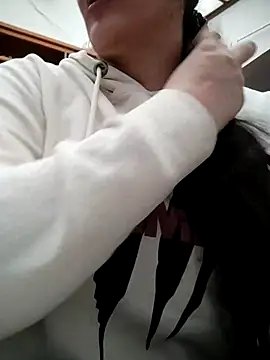 Snapshot of Aisha_manzur chatting on December 5, 2025, 5:33 pm Aisha manzur online show from December 5, 2025, 5:33 pm