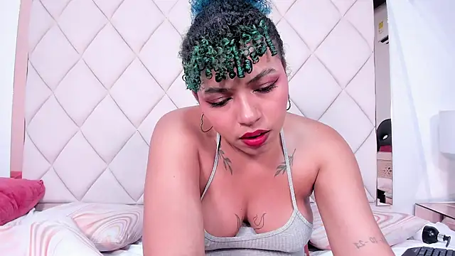 momo ayasse online show from October 3, 2025, 9:38 pm