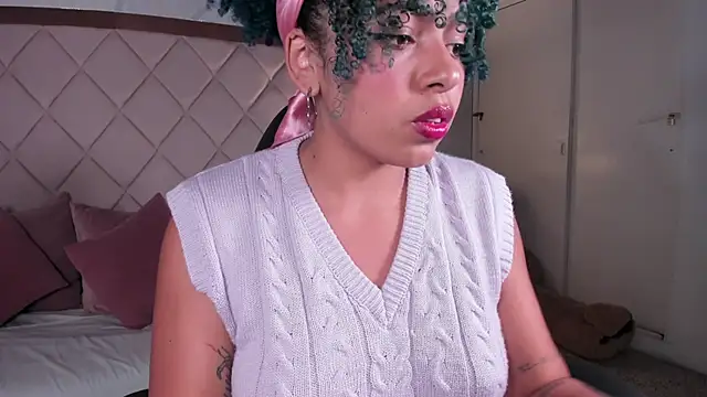 momo ayasse online show from November 11, 2025, 9:53 pm