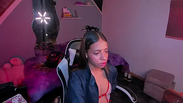 yumi hanna online show from December 4, 2025, 2:32 am