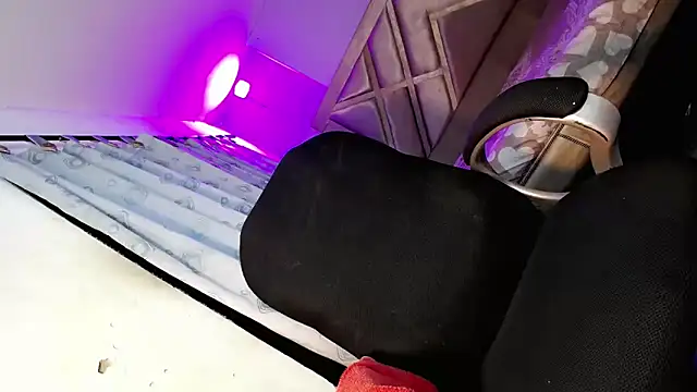 sexy yesica online show from October 27, 2025, 3:29 am