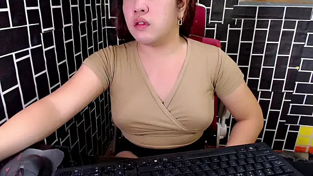 xUrDreamSlutWhore online show from September 12, 2025, 2:12 am