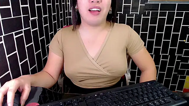 xUrDreamSlutWhore online show from September 16, 2025, 9:16 pm