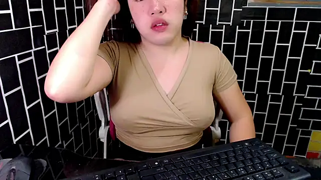 xUrDreamSlutWhore online show from September 15, 2025, 6:08 pm