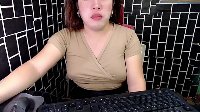 xUrDreamSlutWhore online show from September 9, 2025, 4:05 pm