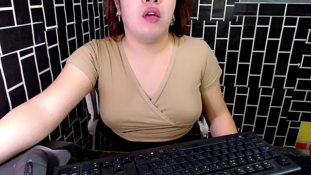 xUrDreamSlutWhore online show from September 12, 2025, 3:56 pm