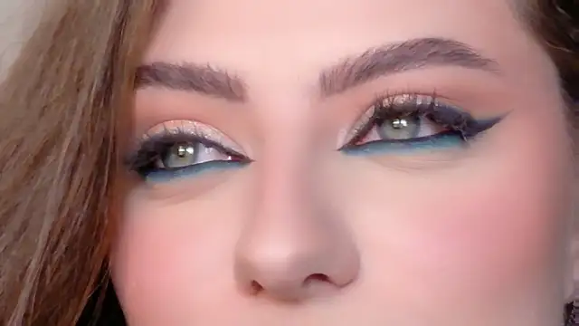 Snapshot of Sienna_Voss chatting on January 15, 2026, 8:34 pm Sienna Voss online show from January 15, 2026, 8:34 pm