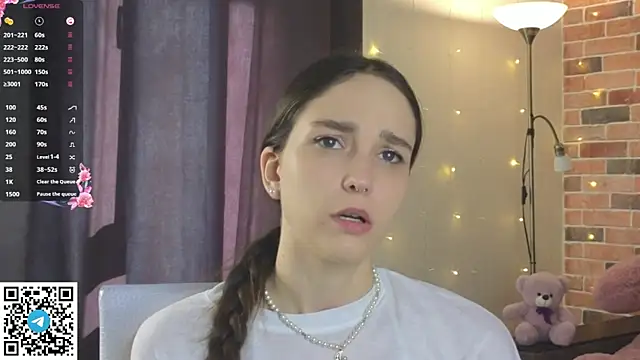 Snapshot of SoftieDream chatting on November 8, 2025, 6:28 am SoftieDream online show from November 8, 2025, 6:28 am