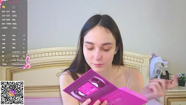 Snapshot of SoftieDream chatting on December 4, 2025, 6:23 am SoftieDream online show from December 4, 2025, 6:23 am