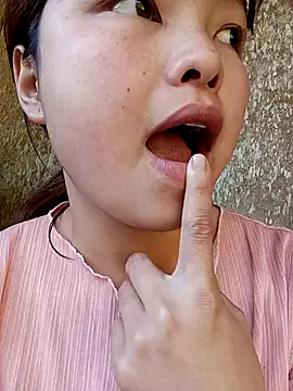 XoiXoi232 online show from November 30, 2025, 8:26 am