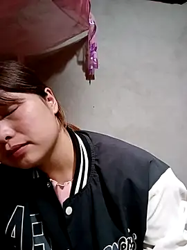 XoiXoi232 online show from October 27, 2025, 11:55 am