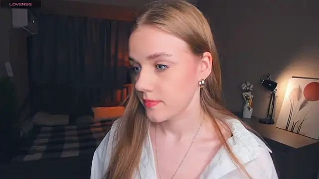 OdellaFrake online show from September 18, 2025, 7:17 pm