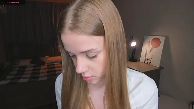 OdellaFrake online show from November 21, 2025, 7:35 pm