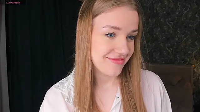 OdellaFrake online show from November 17, 2025, 7:51 pm