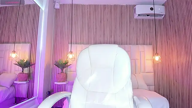 Cloe Black online show from November 8, 2025, 4:27 am