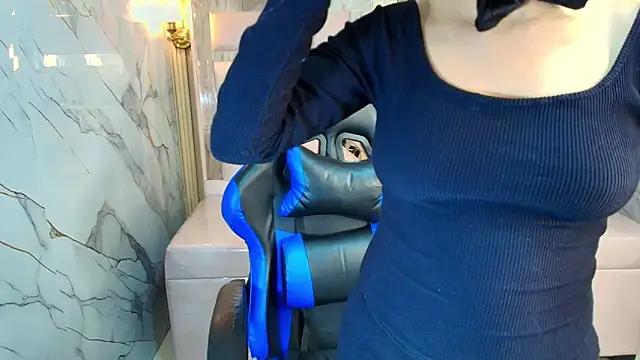 zoe r  online show from October 23, 2025, 3:27 am