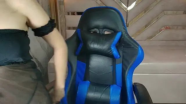 zoe r  online show from September 23, 2025, 3:13 am