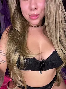 Snapshot of Malika_khalid chatting on October 15, 2025, 12:53 am Malika khalid online show from October 15, 2025, 12:53 am