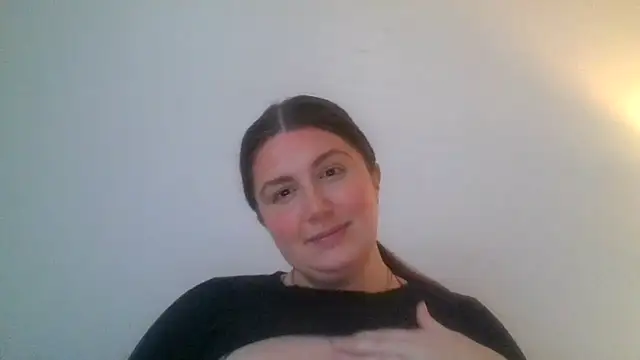 CherryJuneExperience online show from December 19, 2025, 2:30 pm