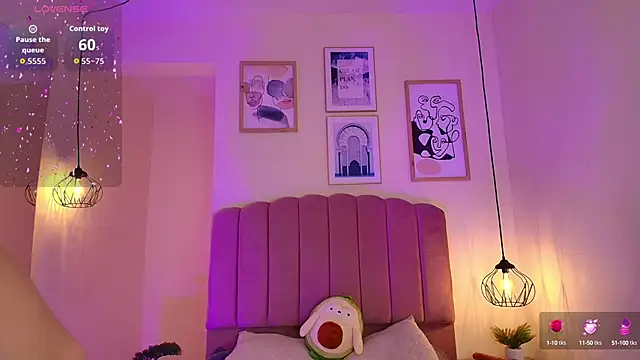 Isabelgh  online show from September 9, 2025, 3:38 am