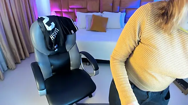 Snapshot of Catti_Brie chatting on October 1, 2025, 11:47 am Catti Brie online show from October 1, 2025, 11:47 am