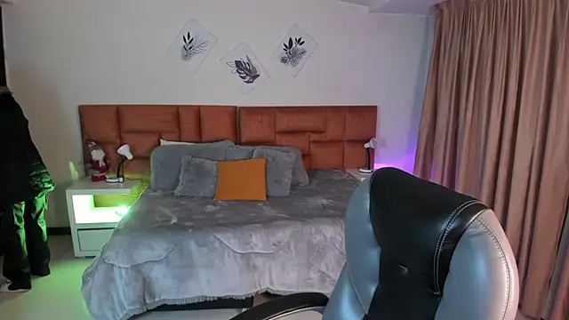 Snapshot of Catti_Brie chatting on November 28, 2025, 11:43 am Catti Brie online show from November 28, 2025, 11:43 am