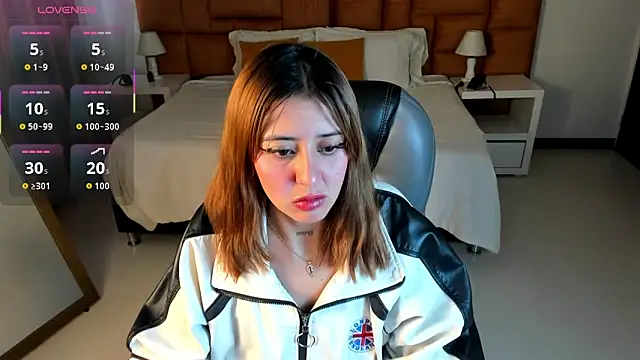 Snapshot of Catti_Brie chatting on October 6, 2025, 12:06 pm Catti Brie online show from October 6, 2025, 12:06 pm