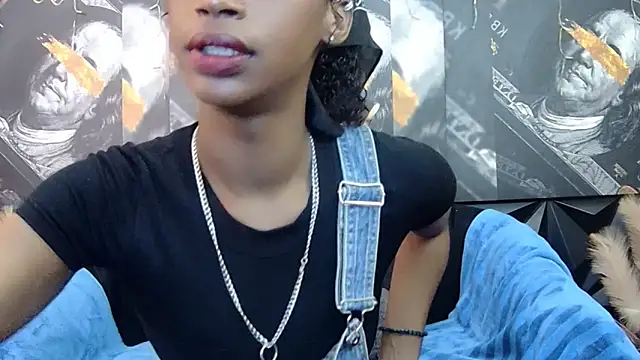 Lilmisbaddyxxx online show from February 5, 2026, 7:32 pm