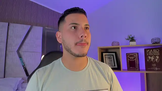 Snapshot of Axel_grey_ chatting on June 1, 2026, 12:38 pm Axel grey online show from June 1, 2026, 12:38 pm
