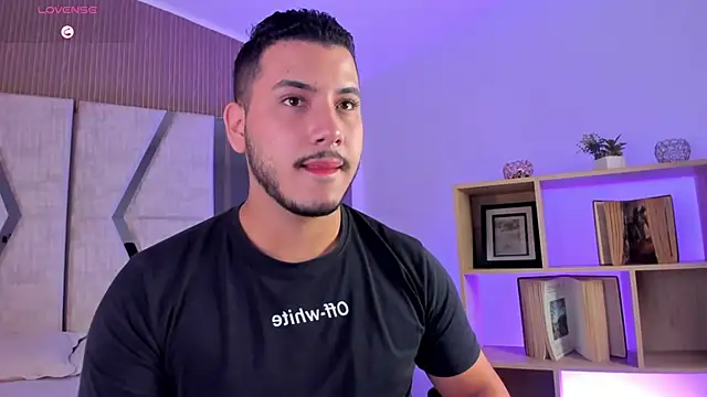 Snapshot of Axel_grey_ chatting on May 5, 2026, 12:52 pm Axel grey online show from May 5, 2026, 12:52 pm