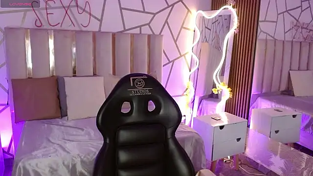 CYRUS TAY online show from March 19, 2026, 12:49 pm