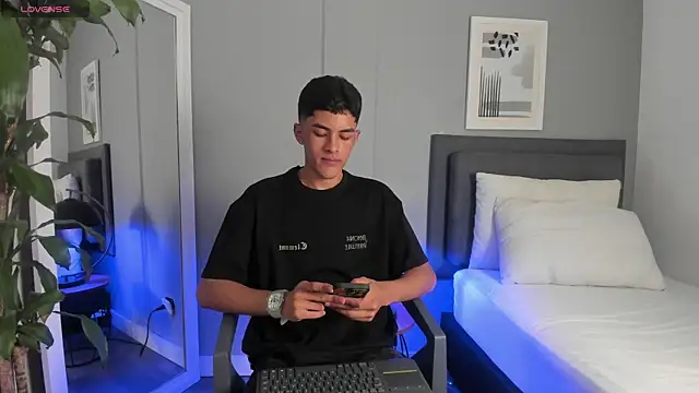 Tylerffoxx online show from October 2, 2025, 8:23 pm