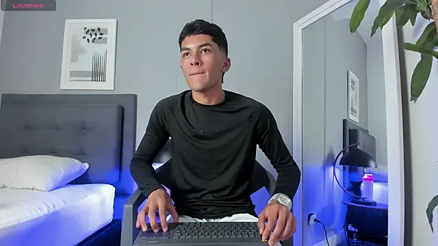 Tylerffoxx online show from September 22, 2025, 9:21 pm