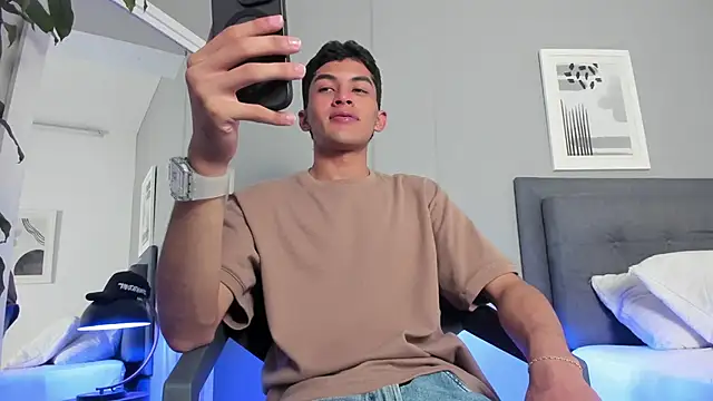 Tylerffoxx online show from October 14, 2025, 8:09 pm