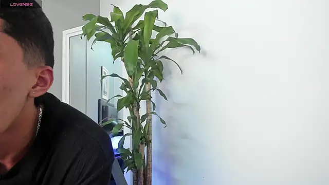 Tylerffoxx online show from September 29, 2025, 8:25 pm