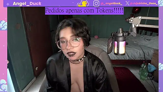 Snapshot of Angel_Duck chatting on March 5, 2026, 9:43 pm Angel Duck online show from March 5, 2026, 9:43 pm