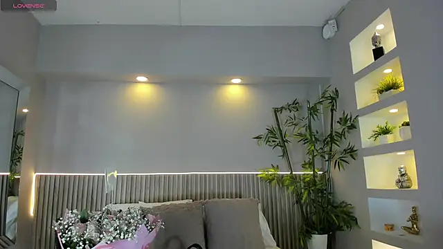 CarolineLee  online show from November 13, 2025, 10:46 pm