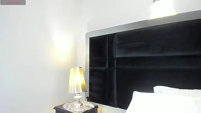 CarolineLee  online show from March 28, 2026, 10:33 pm