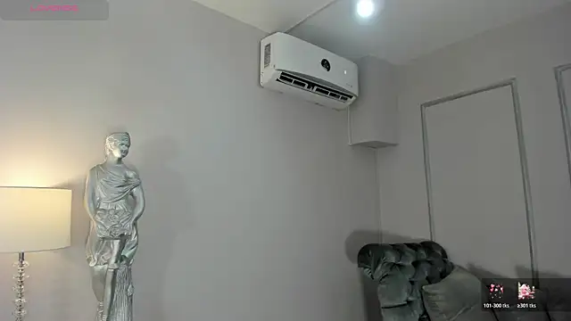 Snapshot of CarolineLee_ chatting on December 17, 2025, 10:37 pm CarolineLee online show from December 17, 2025, 10:37 pm