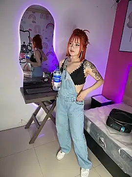 Snapshot of Alysson_LS chatting on September 30, 2025, 1:44 am Alysson LS online show from September 30, 2025, 1:44 am